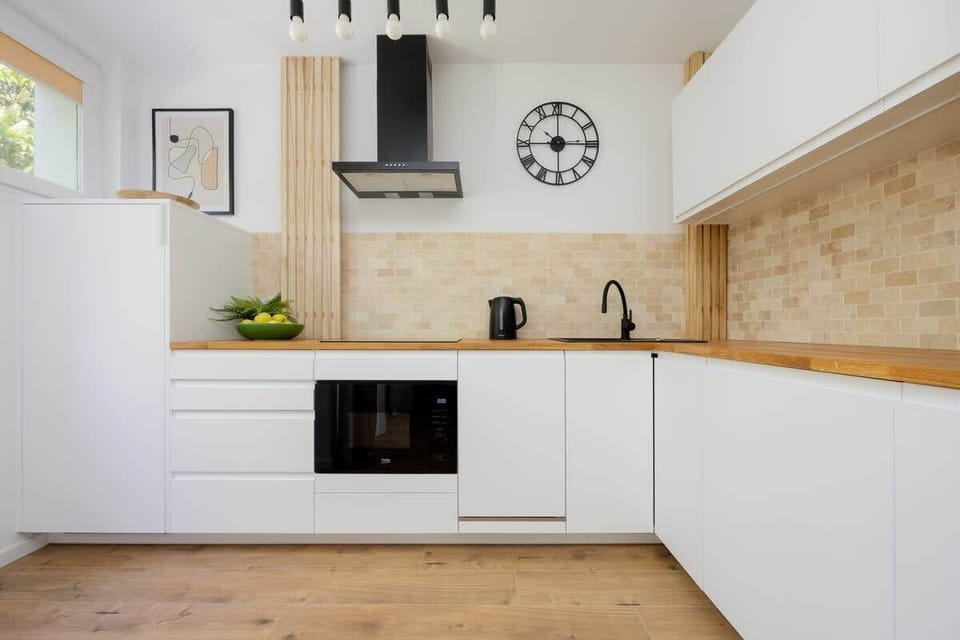 Kitchenette with plenty of kitchen utensils and dishes. 