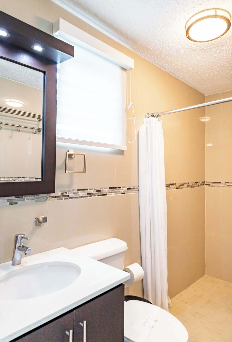 Unit 1 - Master bathroom