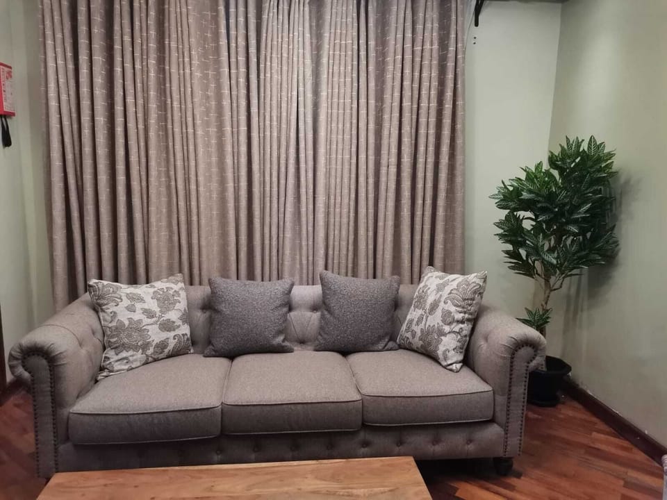 Executive Room, Garden View | 1 bedroom, in-room safe, individually furnished, desk