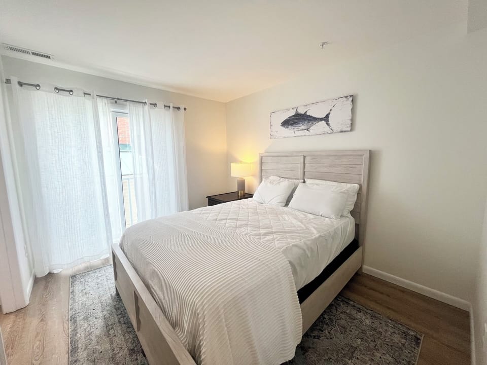Queen Bedroom 