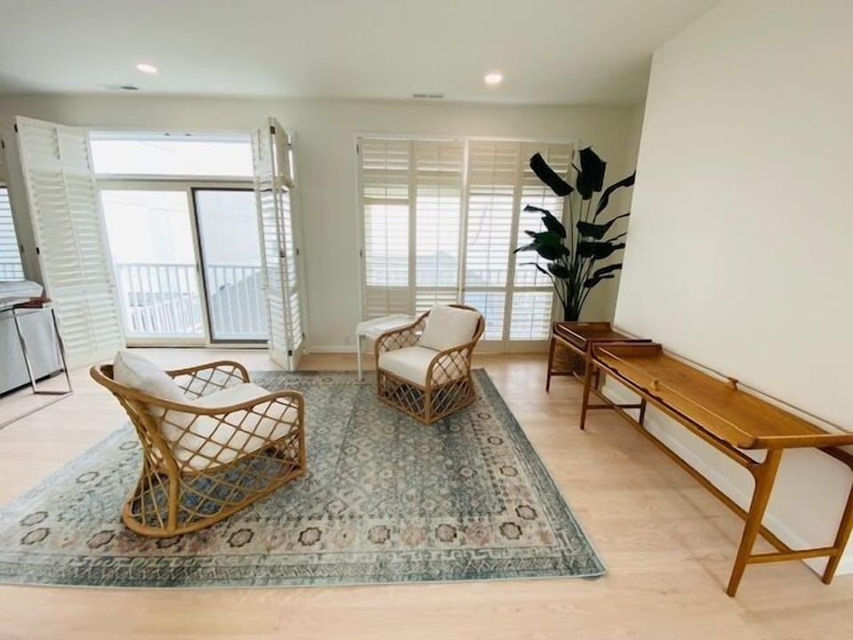 SITTING AREA