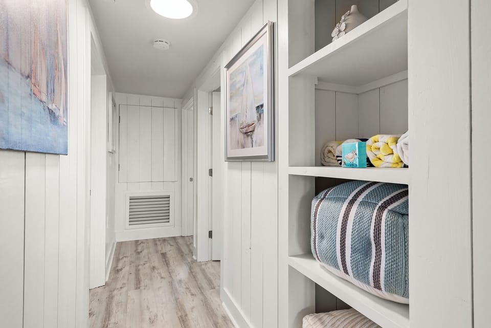 Hallway to the bedrooms