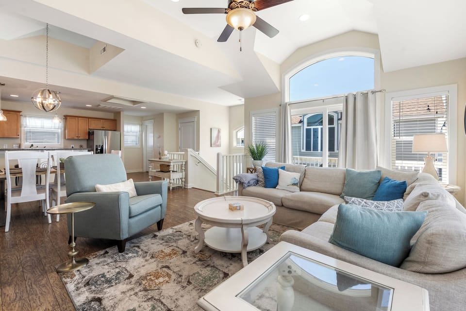CB23: Stella Blue | Top Level Living Area