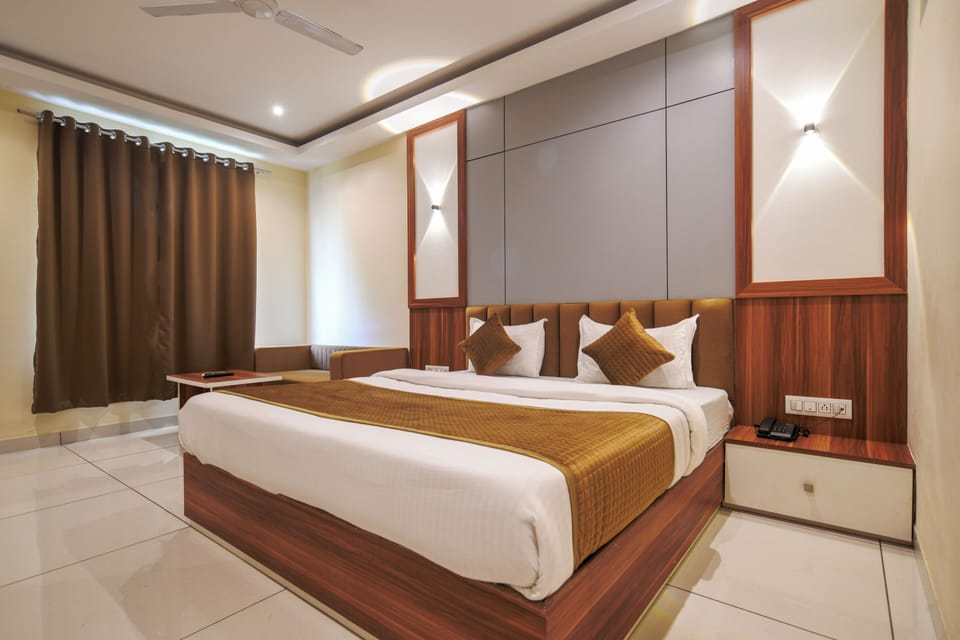 Executive Double Room, 1 Double Bed | Desk, WiFi (free), bed sheets