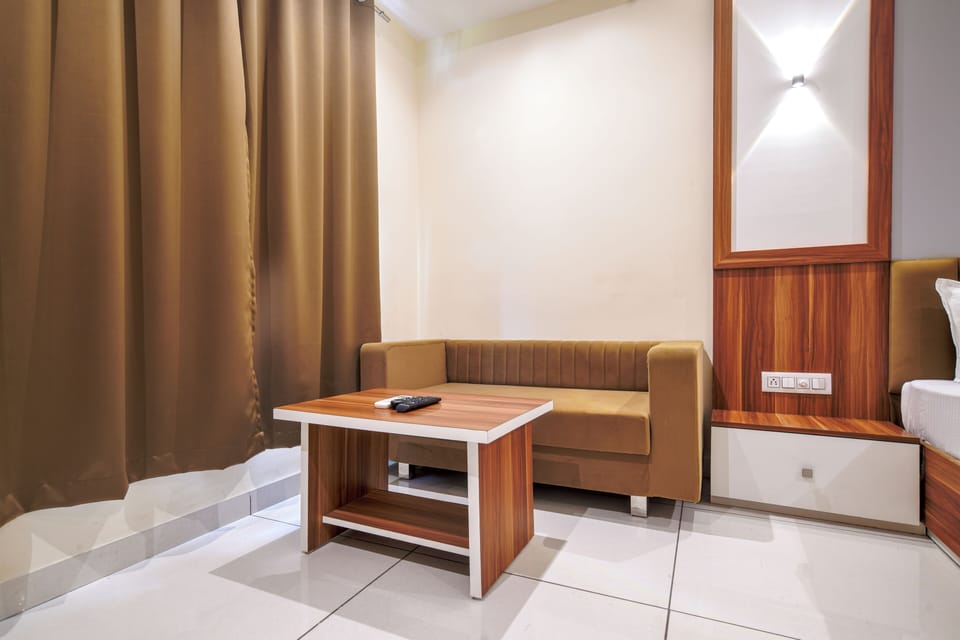 Executive Double Room, 1 Double Bed | Desk, WiFi (free), bed sheets