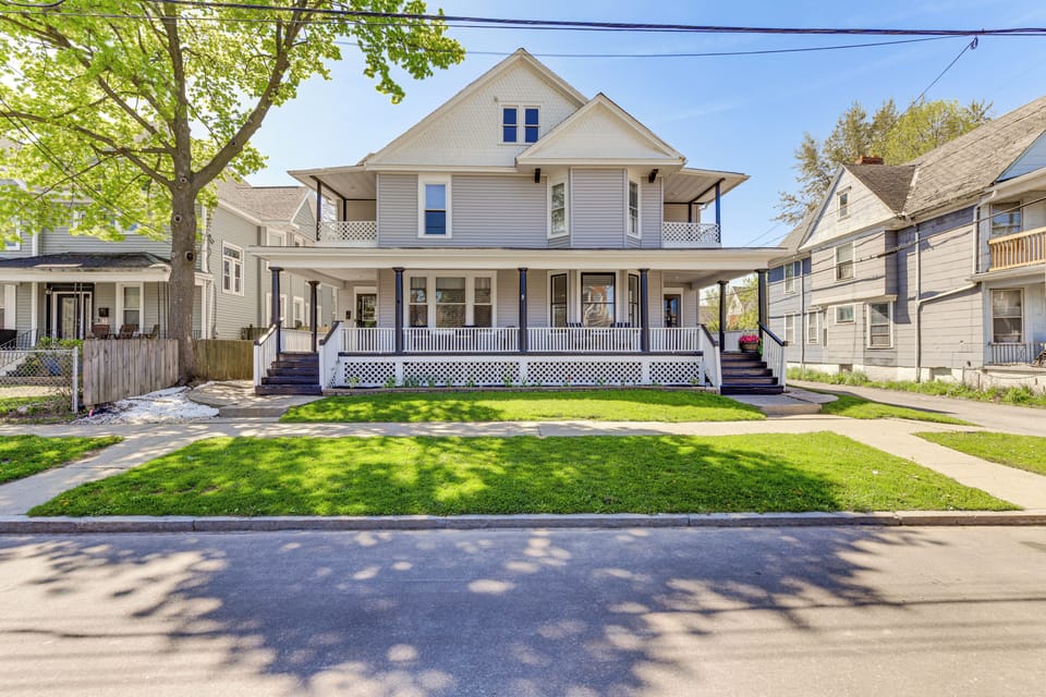 Apartment (3 Bedrooms) | Front of property