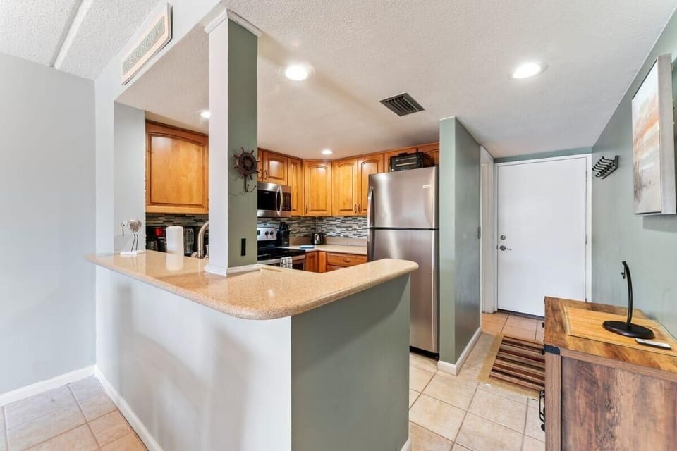 Condo, 2 Bedrooms | Private kitchen | Coffee/tea maker, fridge, oven, electric kettle