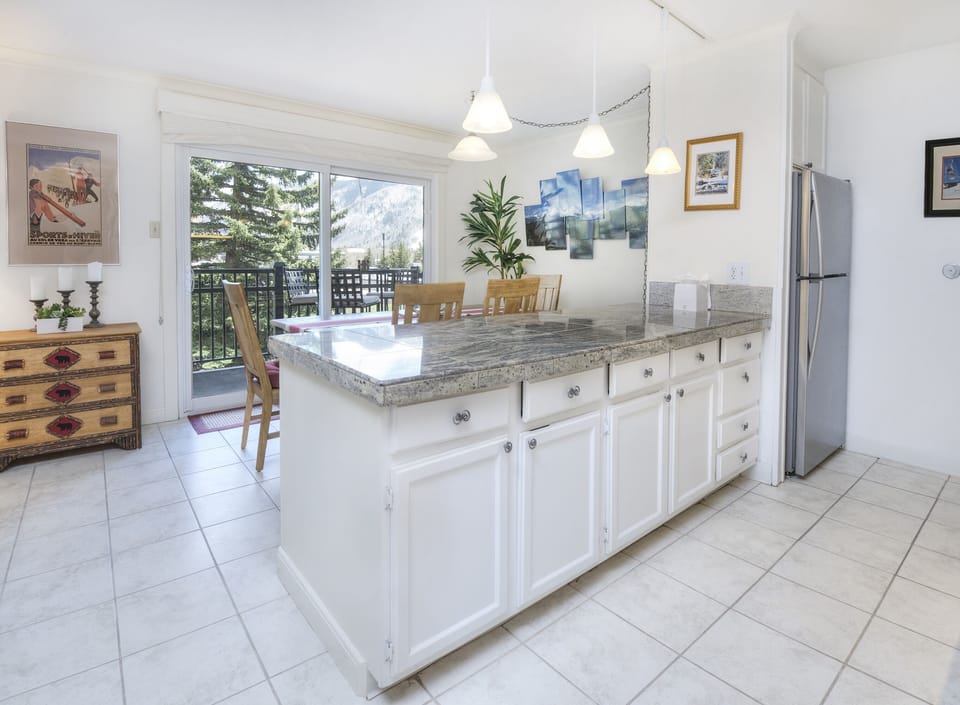 Condo, 2 Bedrooms | Private kitchen | Fridge, oven, coffee/tea maker, toaster