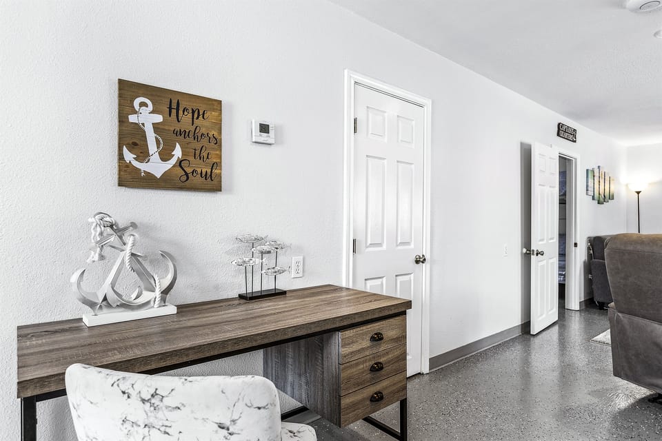 Comfortable workspace for all your pending tasks