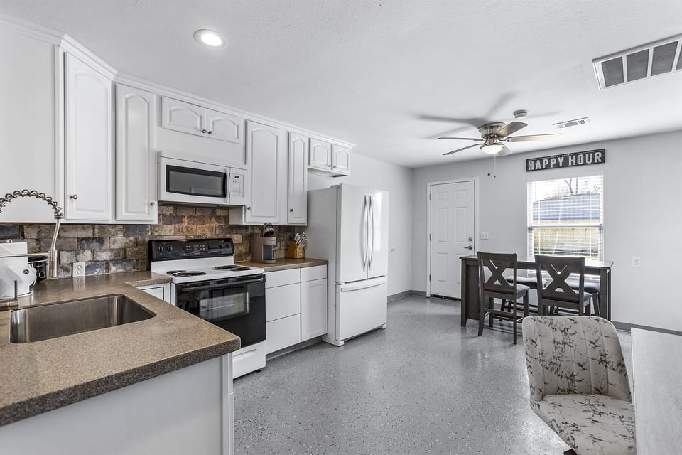 Experience joy of cooking and dinning in this space