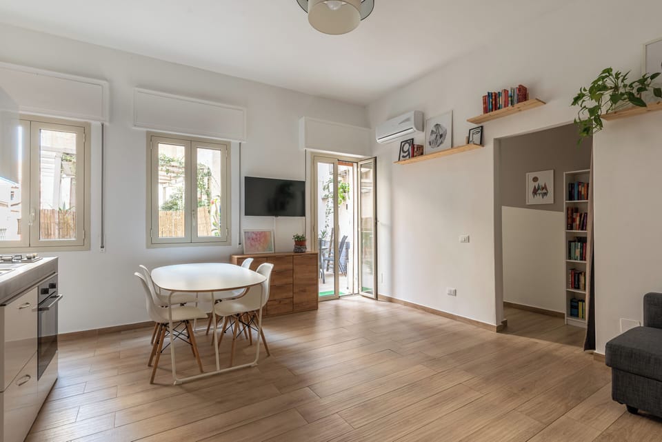 City Apartment | In-room dining