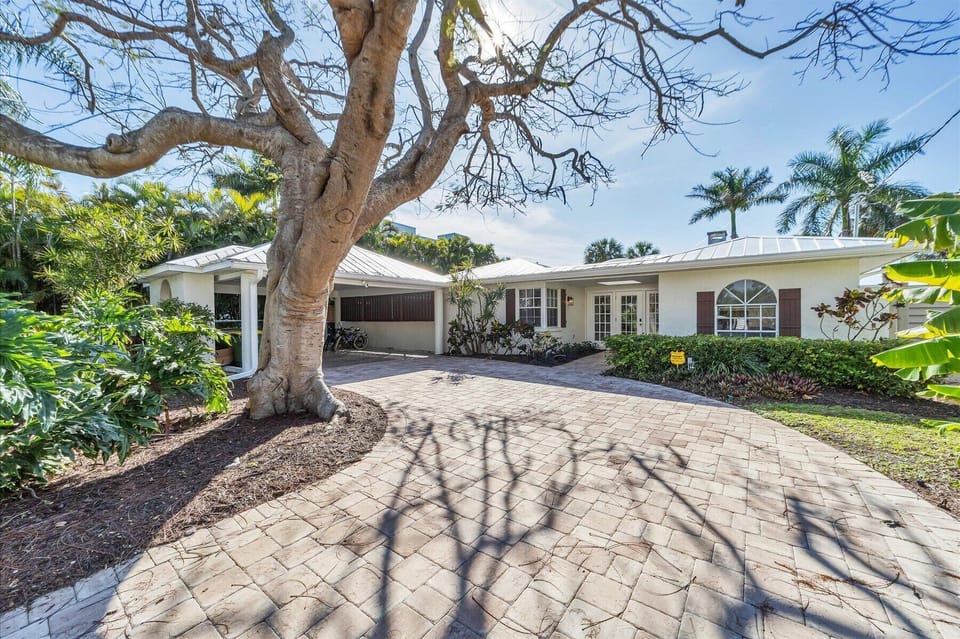 A Shore Thing Villa by FVC