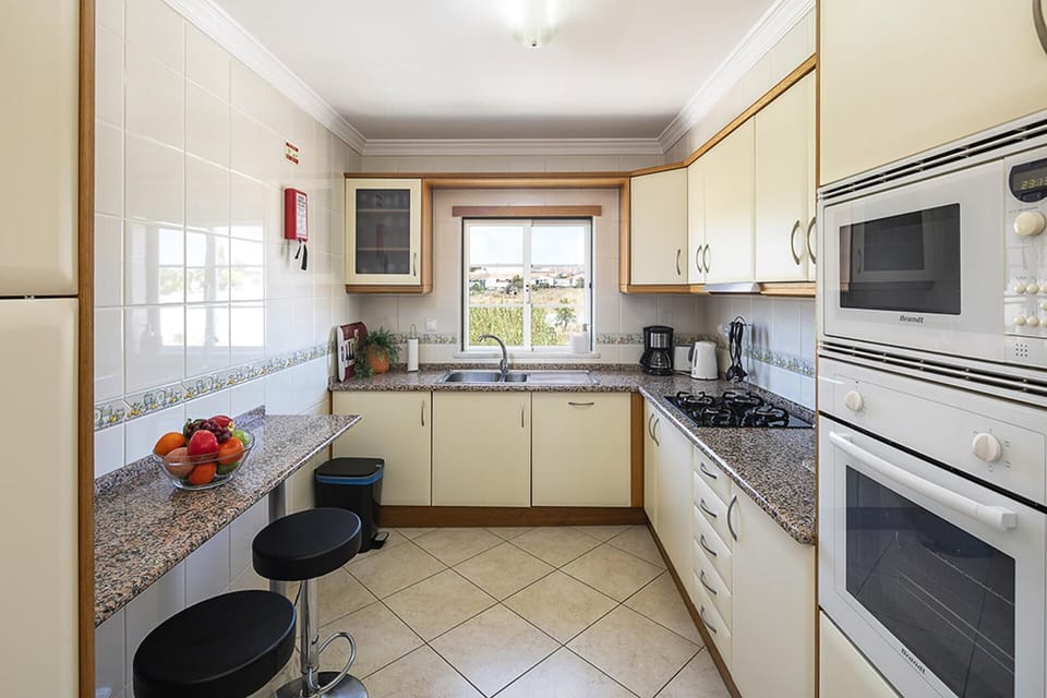 Apartment | Private kitchen | Fridge, microwave, oven, stovetop