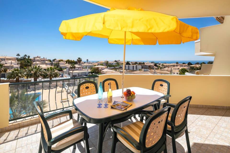Apartment | Outdoor dining