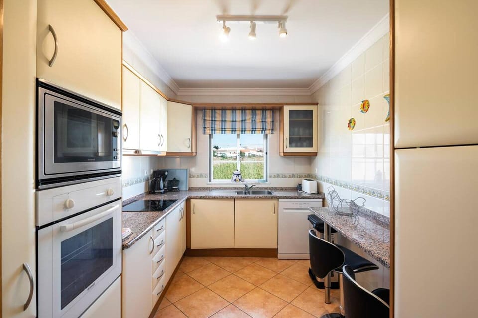 Apartment | Private kitchen | Fridge, microwave, oven, stovetop