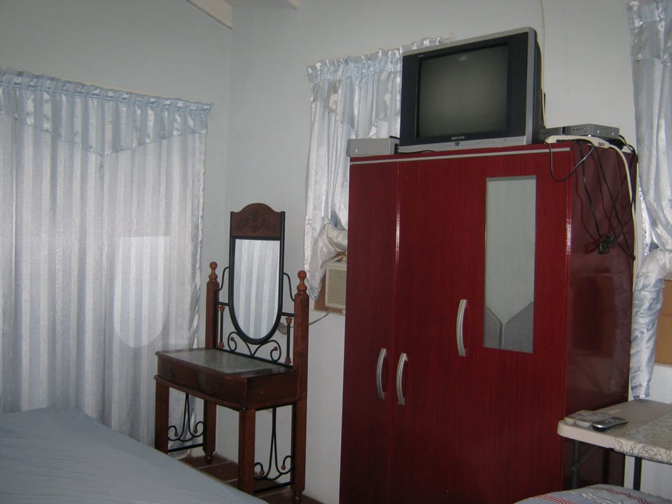 Premium bedding, individually decorated, individually furnished, desk