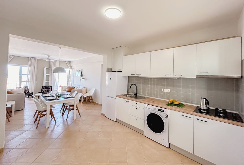 Comfort Apartment, 4 Bedrooms, Non Smoking, Oceanfront | Private kitchen | Espresso maker, full-size fridge, electric kettle, toaster