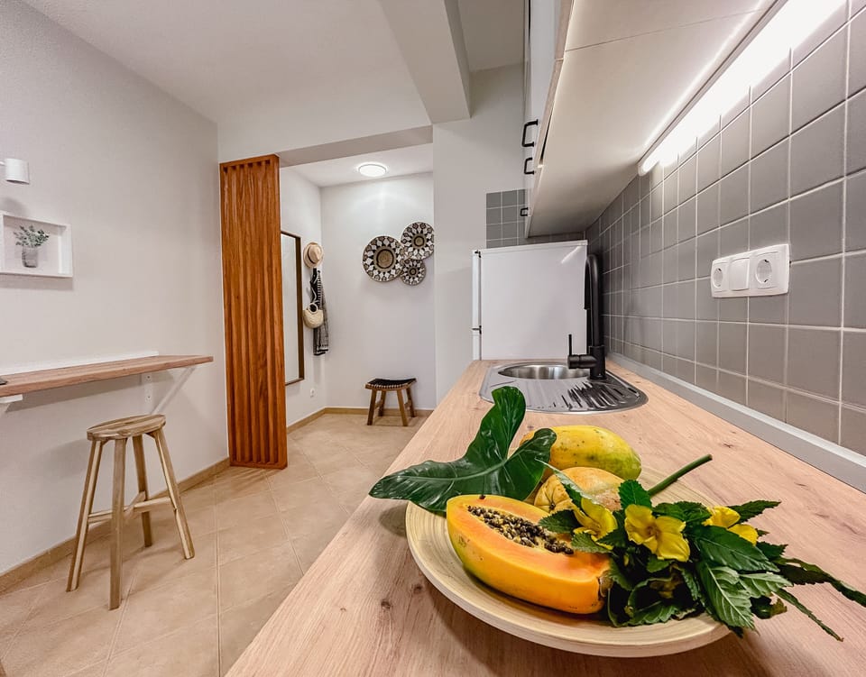Comfort Apartment, 1 Queen Bed with Sofa bed, Non Smoking, Sea View | Living area