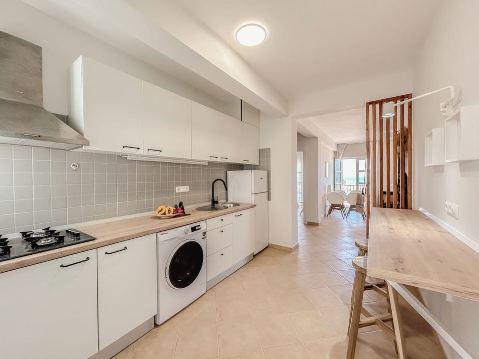 Comfort Apartment, 2 Bedrooms, Non Smoking, Oceanfront | Bathroom | Shower, hair dryer, towels, soap