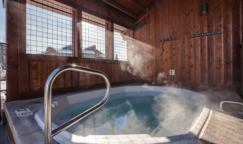 Indoor spa tub