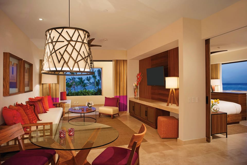 Premium bedding, free minibar, in-room safe, desk