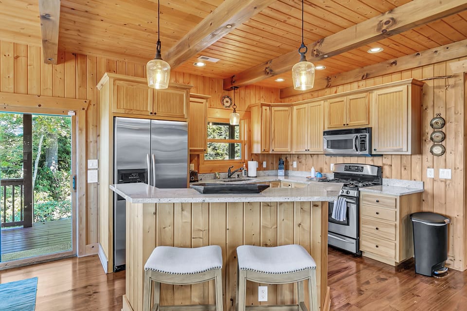Kitchen | Keurig & Drip Coffee Makers | Dishwasher | Blender | Main Level