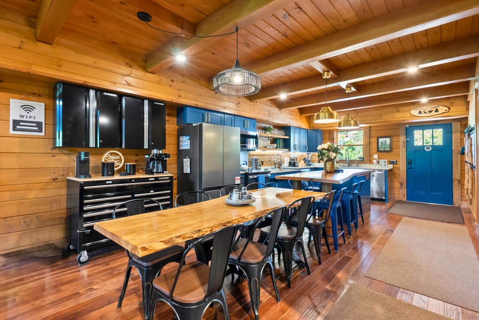 Seating for 15 at the live edge table and island