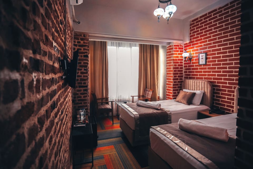 Comfort Twin Room, City View | Iron/ironing board, free WiFi