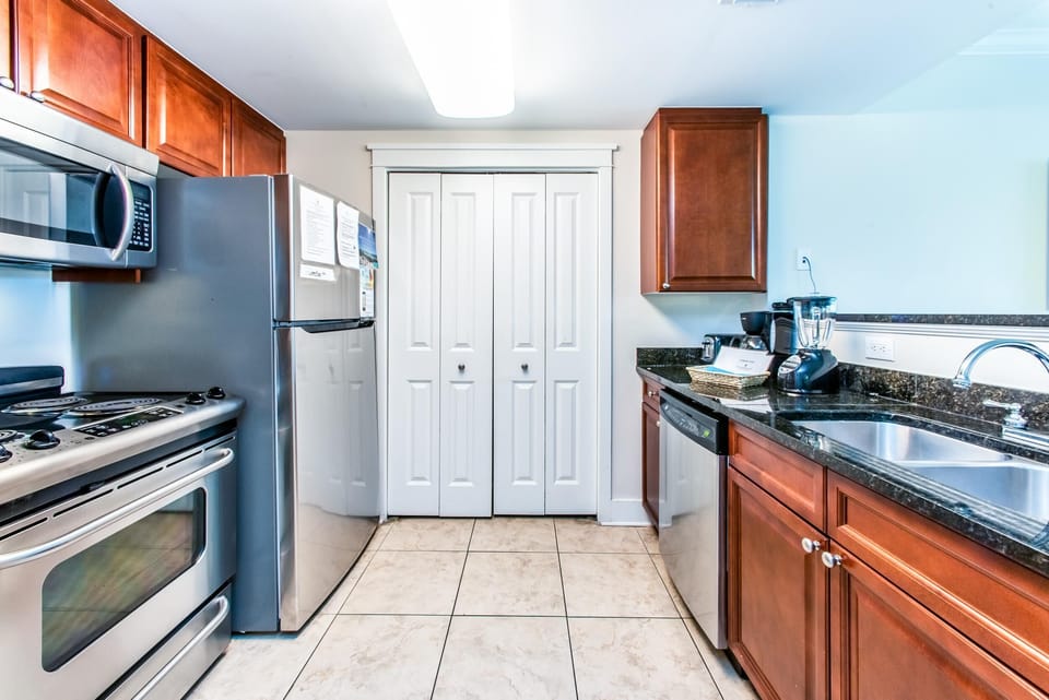 Condo, Multiple Beds (Waterscape 235-A) | Private kitchen | Oven, toaster