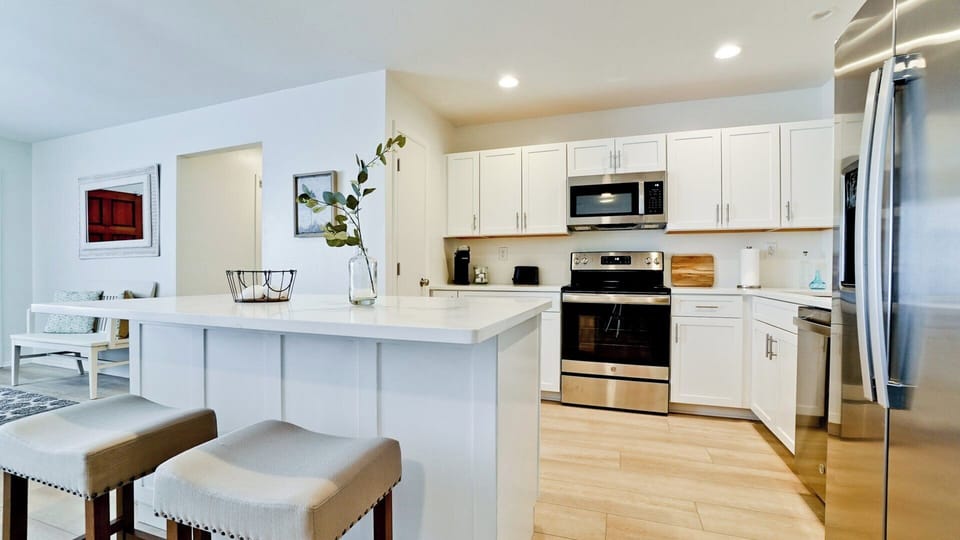 Breakfast Bar/Kitchen 1