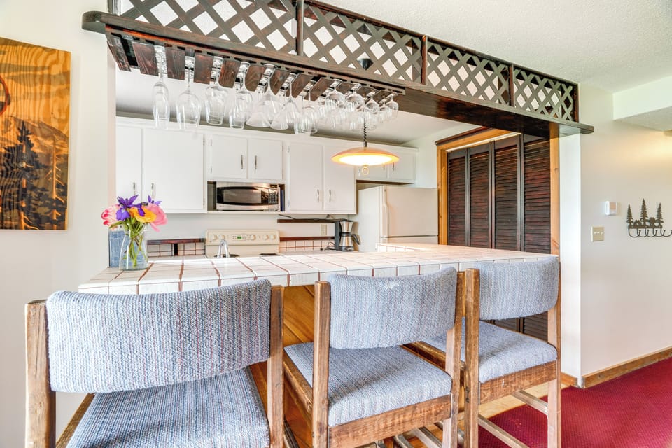 Dining Area | Dishware & Flatware