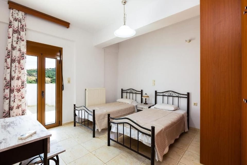 Comfort Villa, Garden View | 5 bedrooms, individually furnished, soundproofing, iron/ironing board