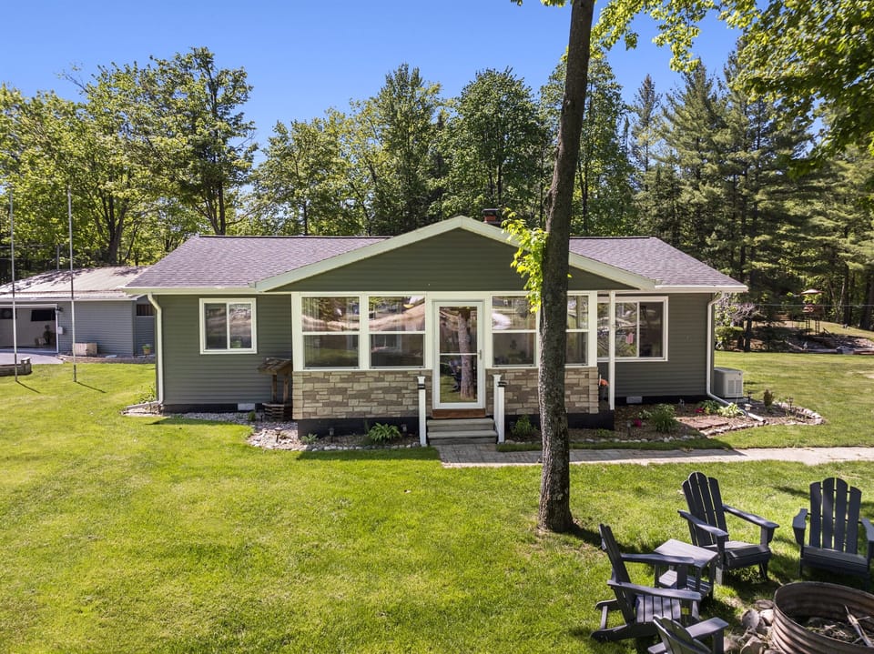Lakeside Lodge