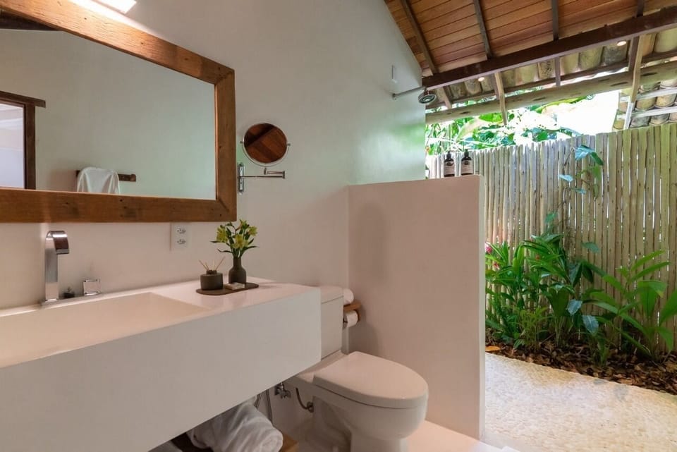 Premium Room | Bathroom | Designer toiletries, hair dryer, bathrobes, towels