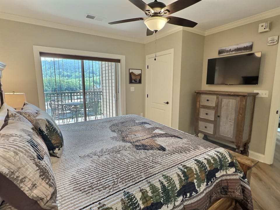 Master Bedroom, King Bed