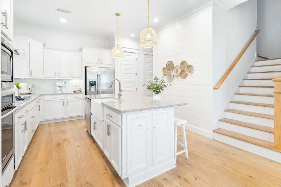 Additional seating for four at the kitchen island!