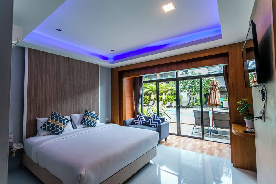 Deluxe Room, Pool Access | Minibar, in-room safe, WiFi (free)
