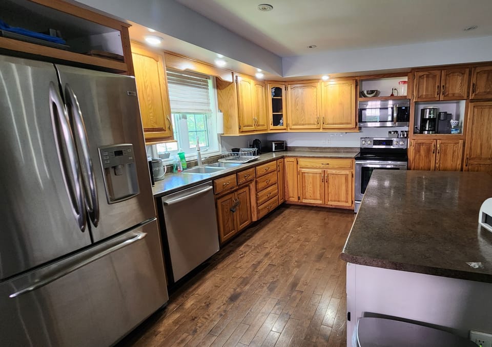 Spacious, fully equipped kitchen
