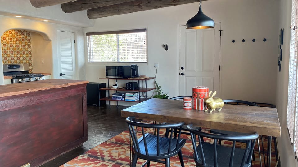 Kitchen/Dining.