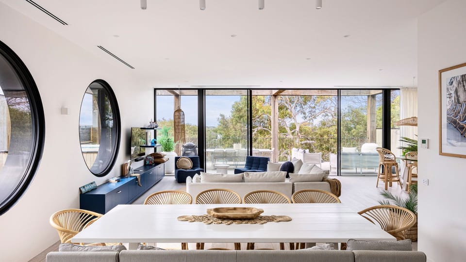 Dining with seating for 10