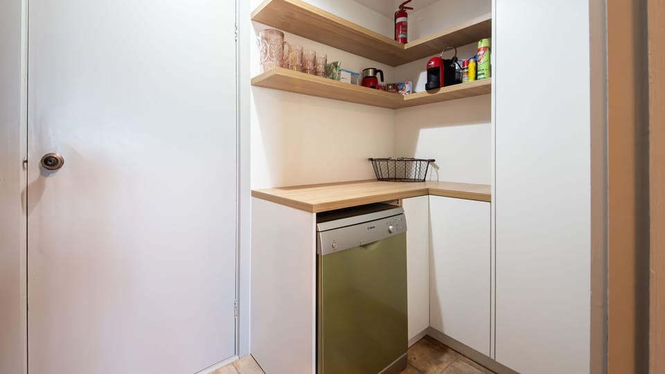 Butlers pantry with dishwasher