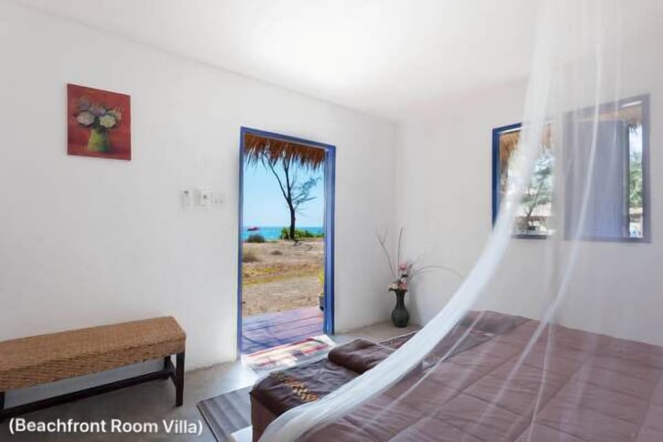 Villa (Beachfront Room Villa) | Rollaway beds