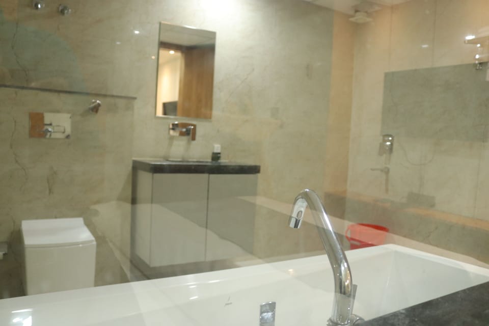 Superior Suite | Bathroom