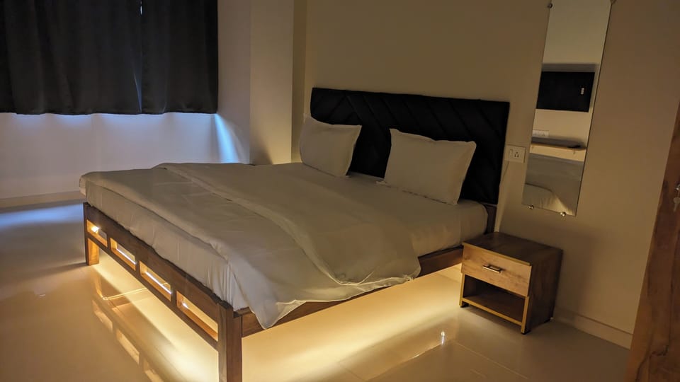Superior Double Room, City View