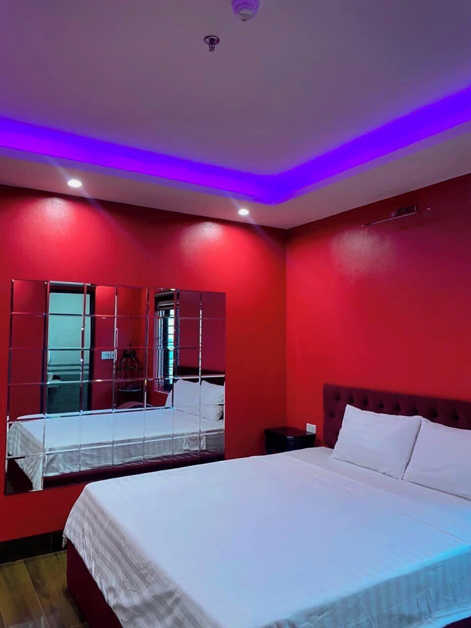 Honeymoon Room | Free WiFi