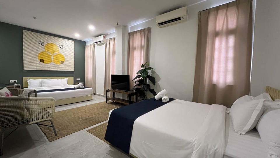 Superior King Suite | Desk, laptop workspace, iron/ironing board (on request), WiFi (free)
