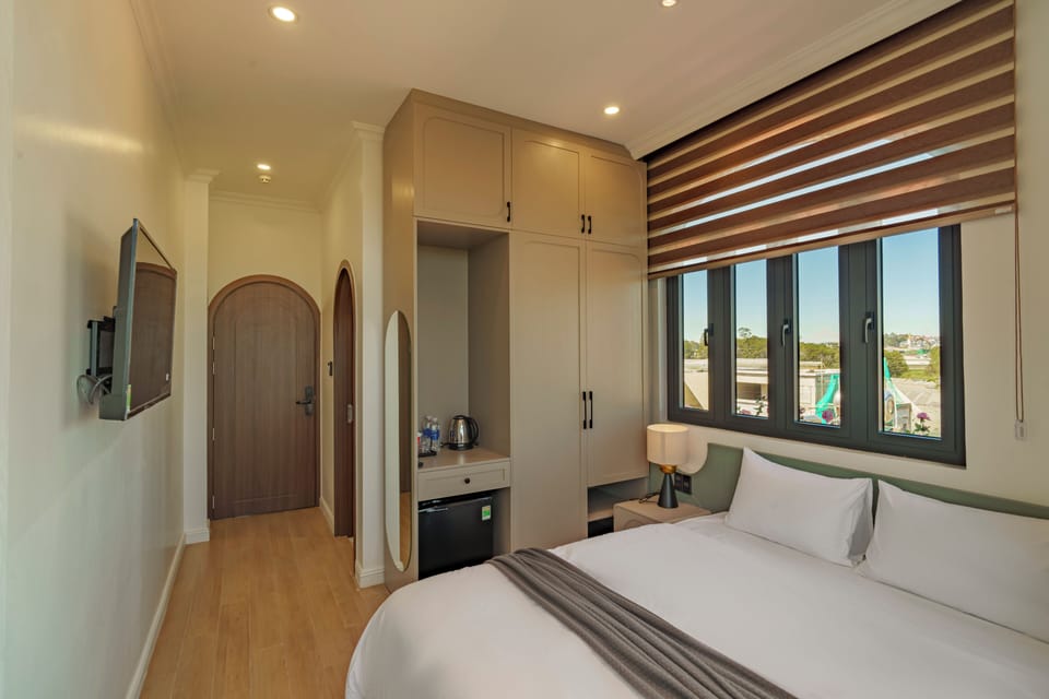 Standard Double Room, Balcony, City View | Free minibar items, blackout drapes, free WiFi, bed sheets