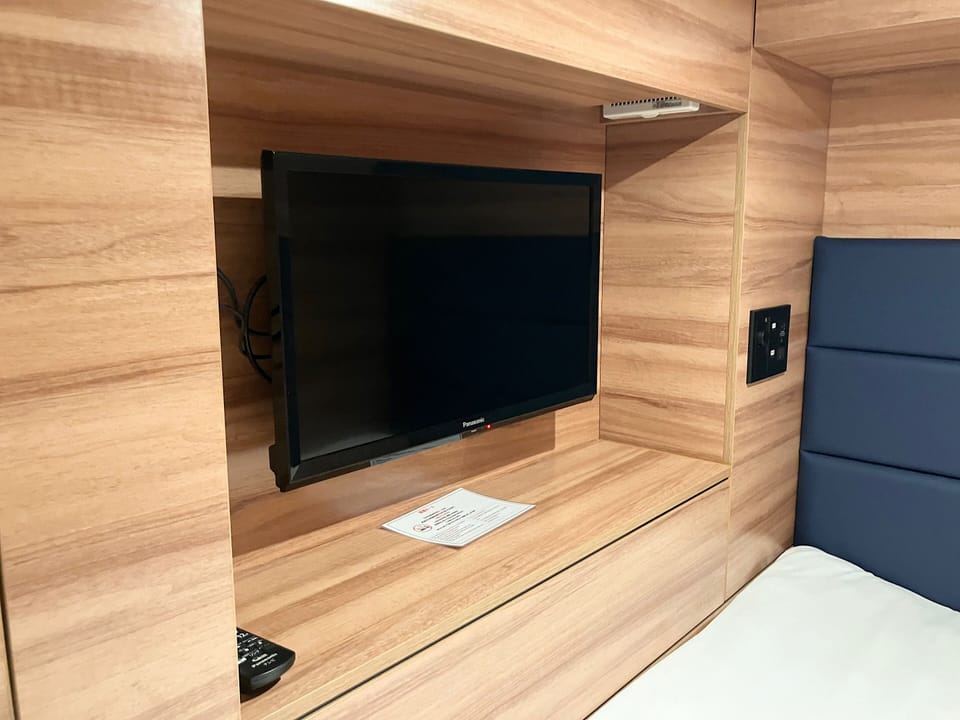 [Capsule Room] Men only, Non Smoking | In-room safe, WiFi (free), bed sheets