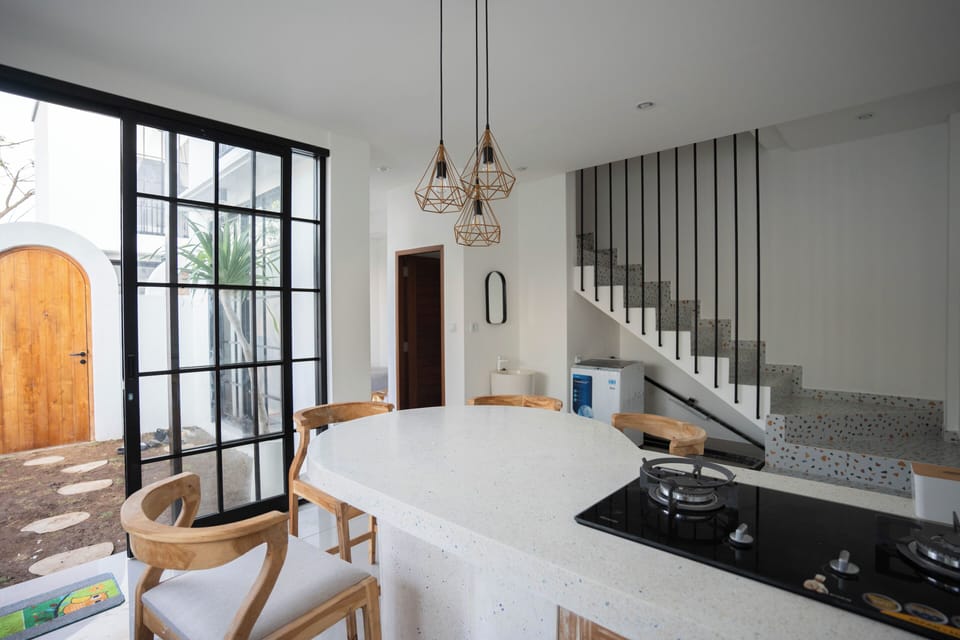 Deluxe Villa, Patio, Pool View | Private kitchen | Fridge, microwave, stovetop, cookware/dishes/utensils