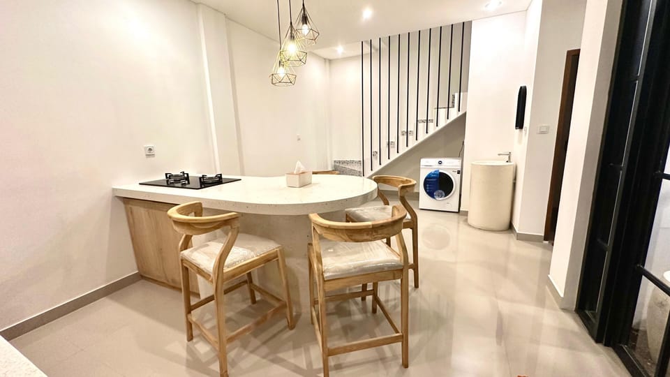 Deluxe Villa, Patio, Pool View | Private kitchenette | Fridge, microwave, stovetop, cookware/dishes/utensils